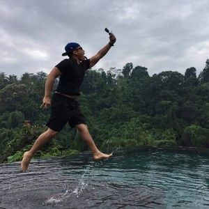 Meet your Posher, Christian